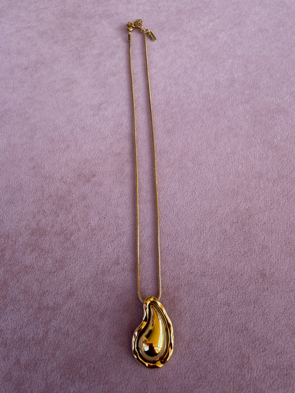 Gold Sculptural Teardrop Pendant Necklace