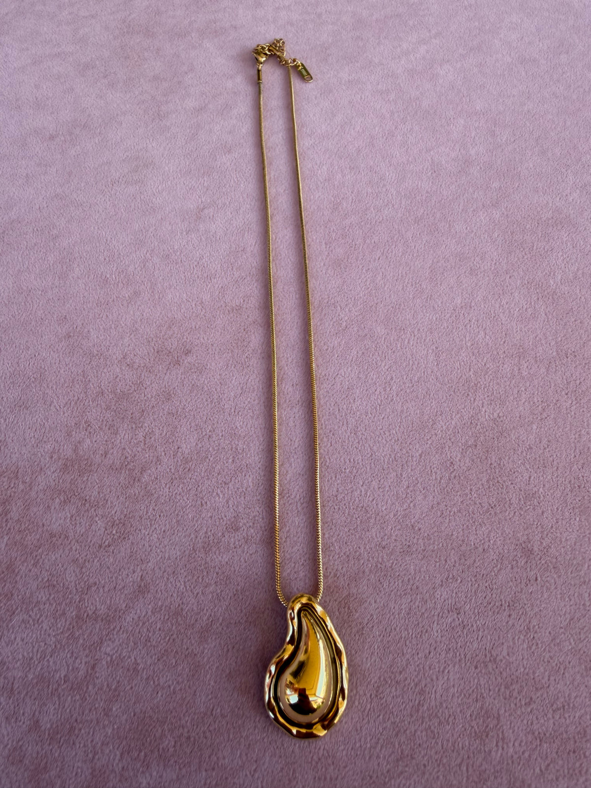 Gold Sculptural Teardrop Pendant Necklace